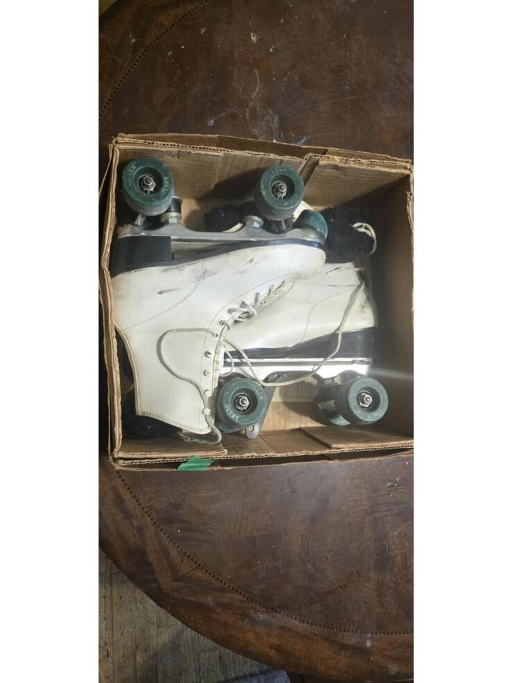 Vintage Roller Derby  Roller Skates Derby Star  Size 3 w/ boot covers